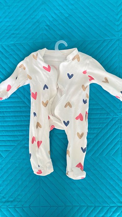 Бебешки бодита и ромпъри за момиче