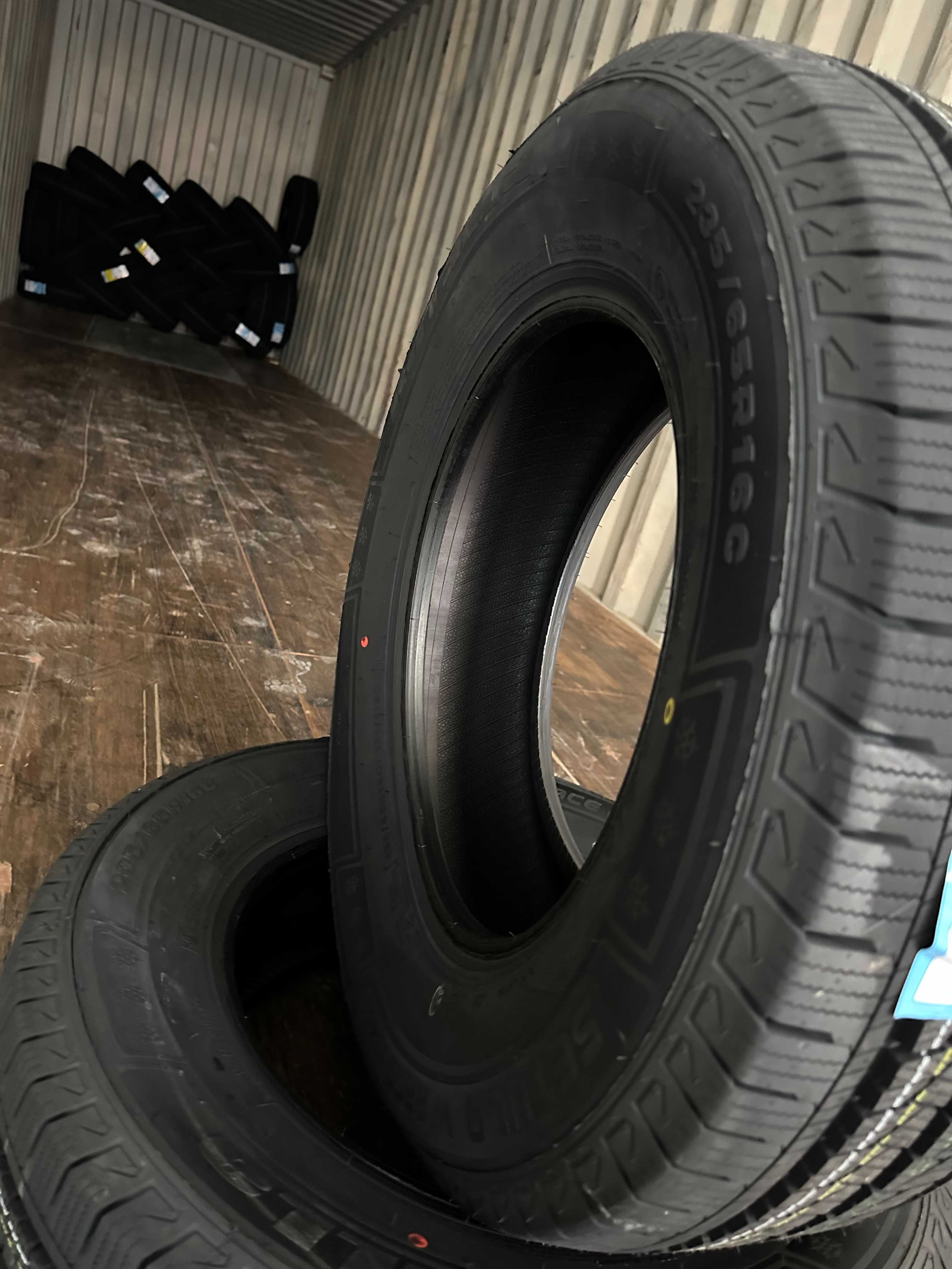 Нови Зимни Бусови Гуми Rotalla W Race 235/65R16C 121/119R НОВ DOT