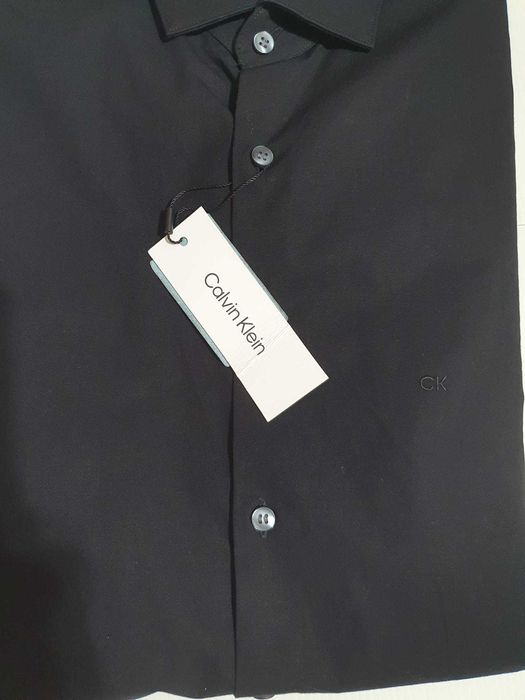 Camasi Calvin Klein masura 37 si 38 originale noi cu eticheta