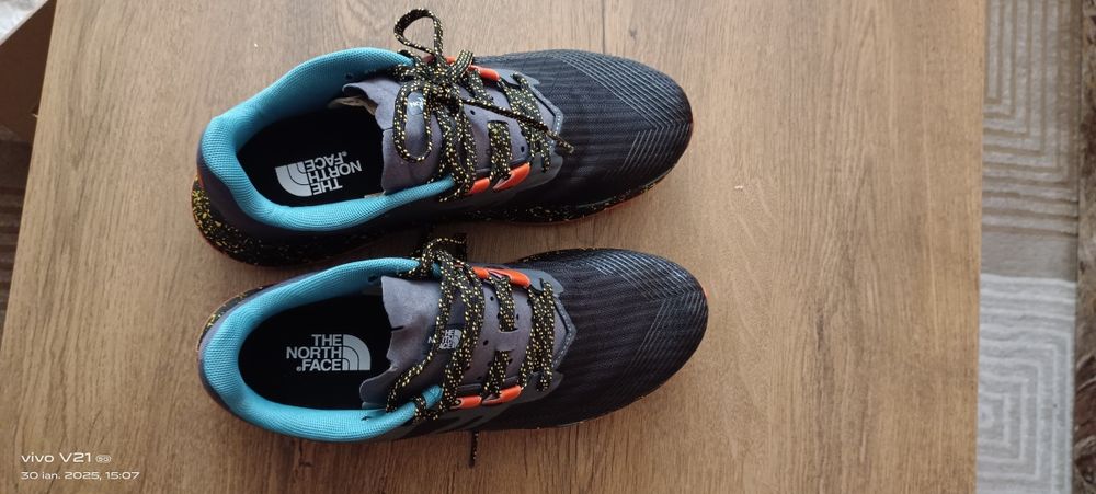 Adidasi The north face