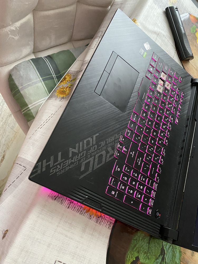 Leptop gaming Asus RogStrix g712LU/ sau schimb pe kukirin m4pro