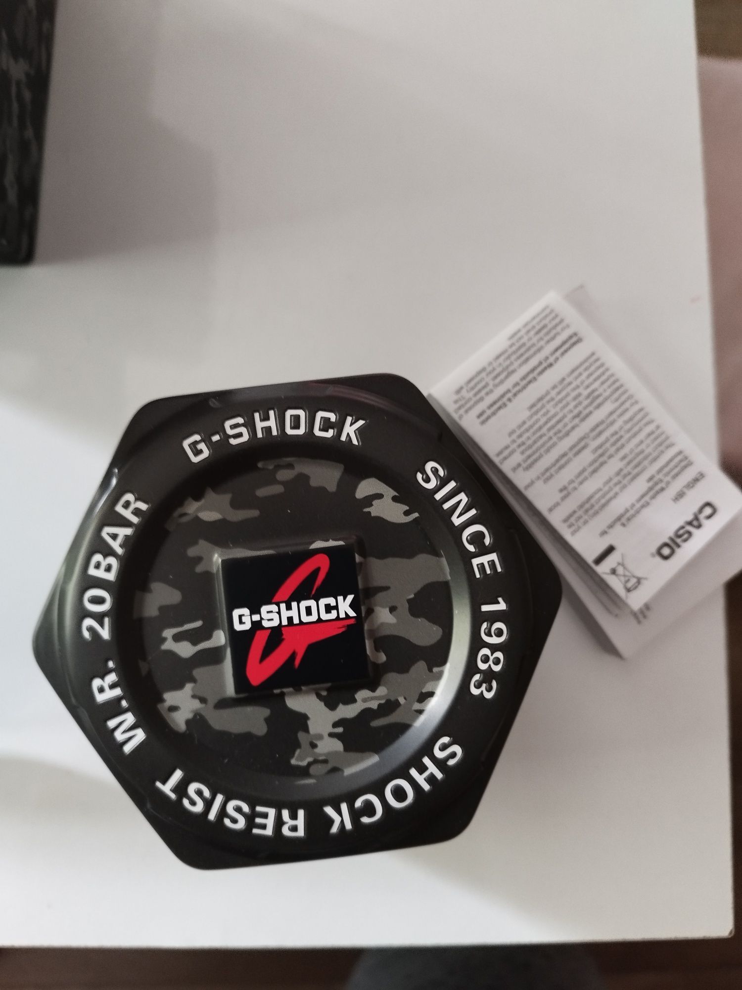 Часовници Томи Хилфигер и G-Shock