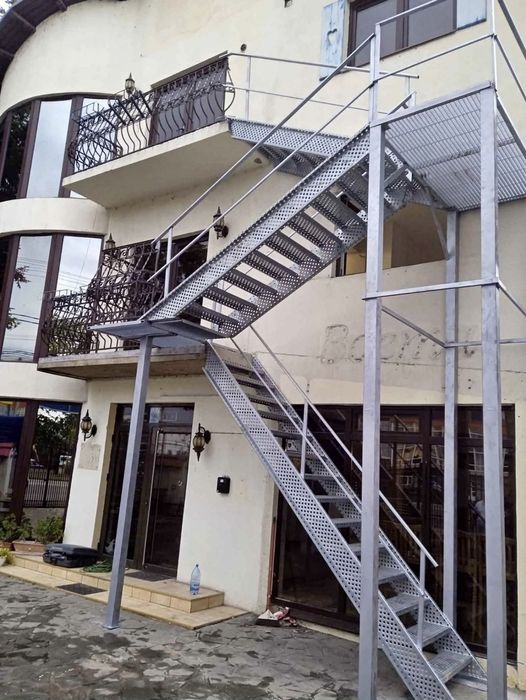scarii metalice zincate exterioare și pentru incendii , p