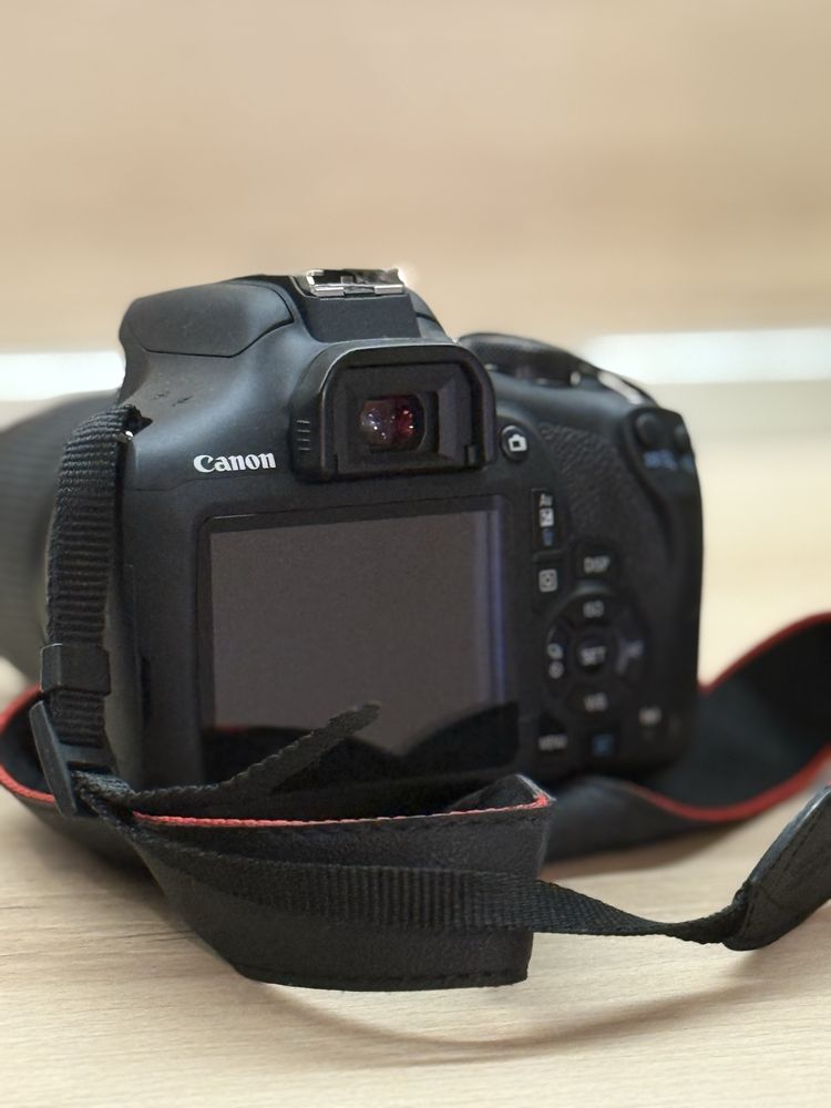 Canon EOS 2000D с обектив 18-55mm