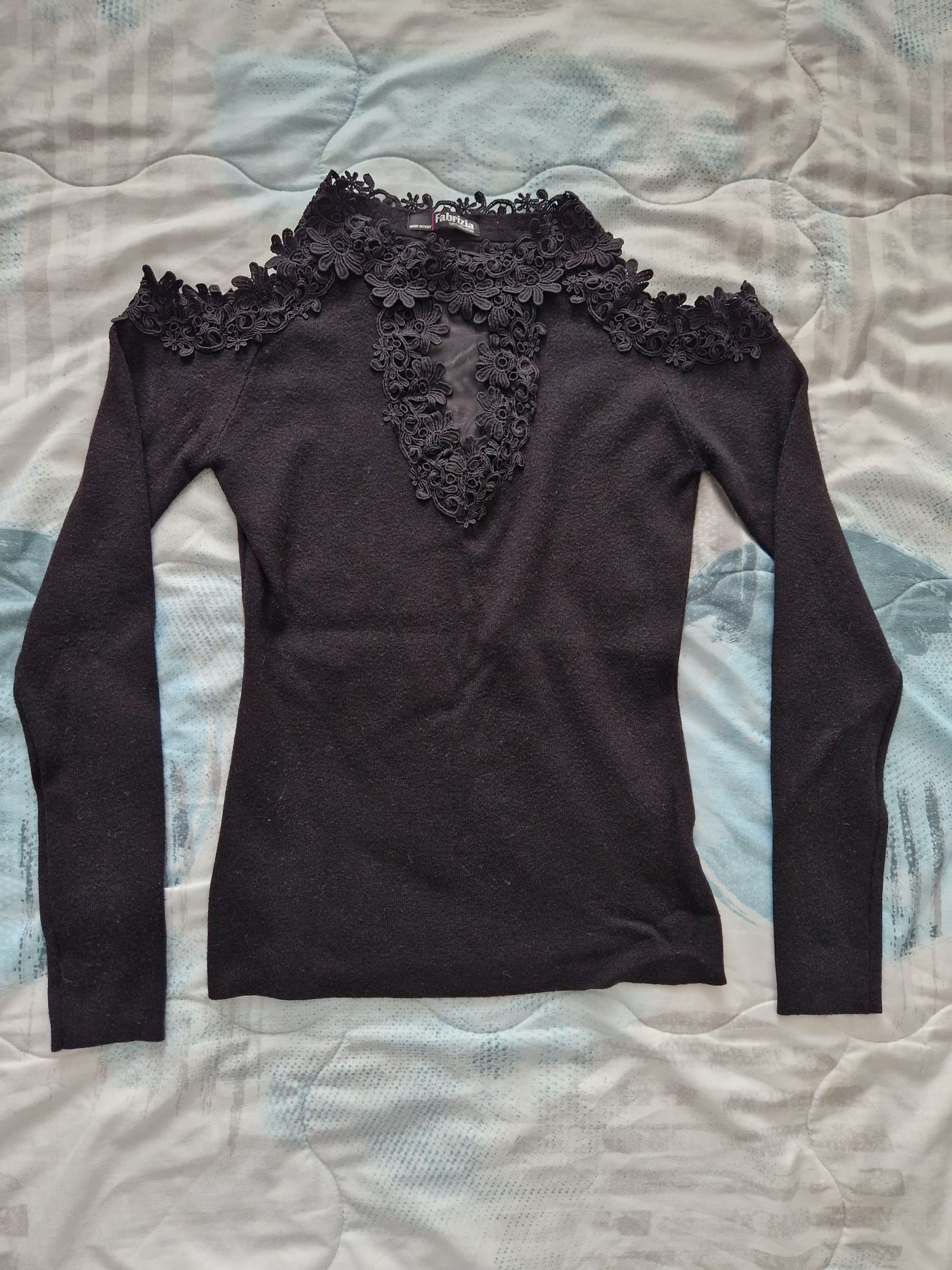 Черна блуза с дълъг ръкав