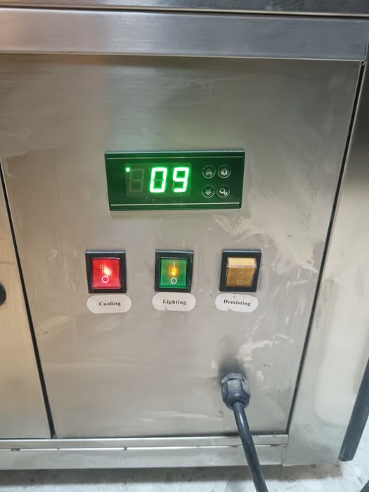 Торт ва пишириклар учун минусавой ветрина холодильник