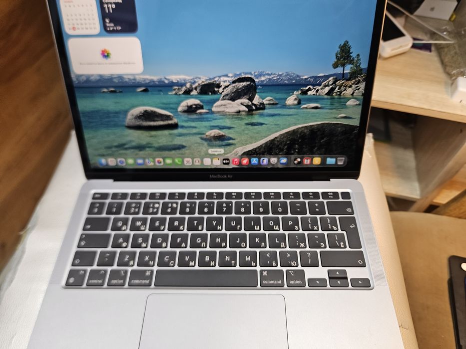 MacBook Air  8 / 256.  Yangi xali ishlatilmagan  100% yomkostli  .