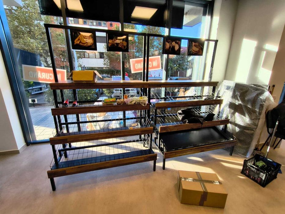 Mobilier comercial și standuri expoziționale – la comandă