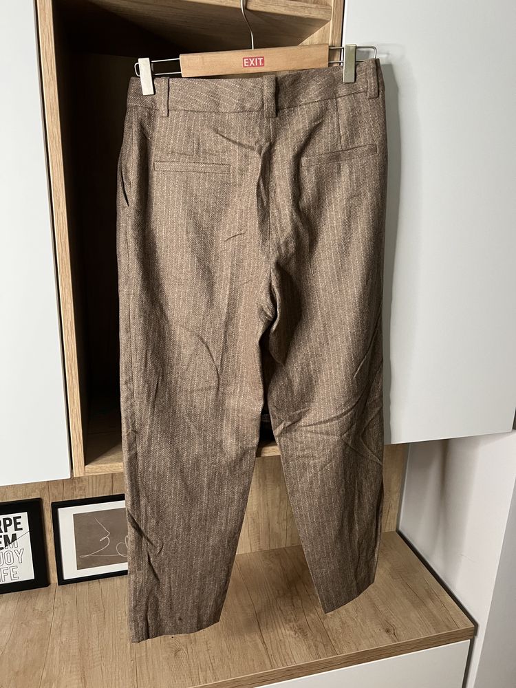 Pantaloni massimo dutti marimea 38 33% Lana