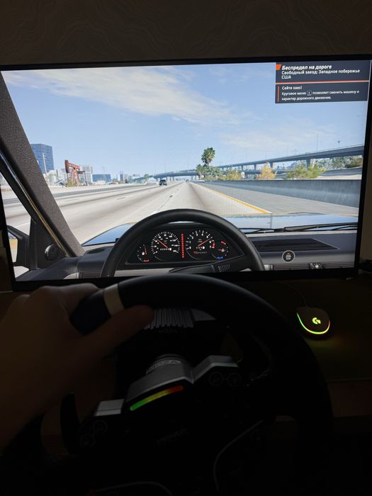 срочно продаю руль MOZA R5 в идеальном состоянии.