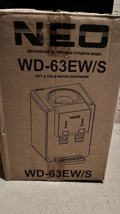 Диспенсър за топла и студена вода NEO + допълнителни бутилки