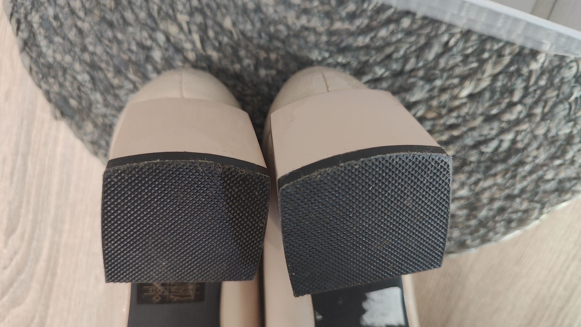 Pantofi cu toc patrat 37 nude/bej deschis Solo Donna Benvenuti piele