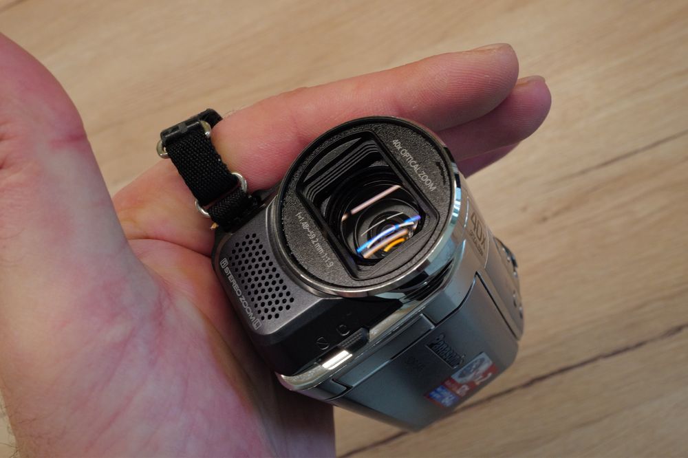 Camera Video Panasonic SDR-S45 cu senzor CCD memorie pe Sd card