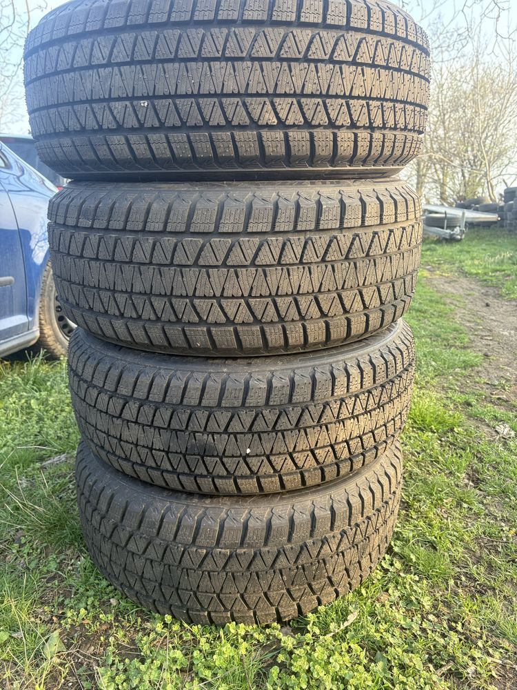 Нови зимни гуми 235/55 R19 Bridgestone за джип