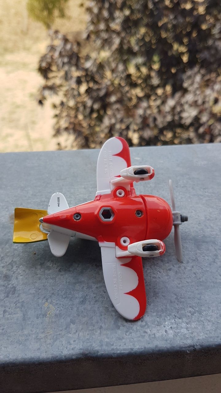 Avion Disney Pixar Cuphacabra, 1:55, metal