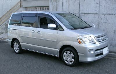 Toyota Noah 2005