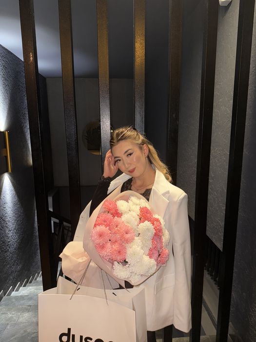 Букеты продам срочно 16000 тысяч свежие