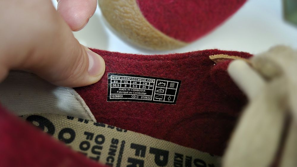 Чисто нови дамски обувки