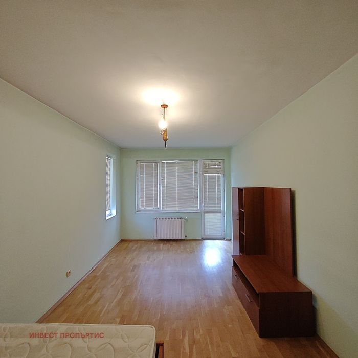 Дава се под наем Тристаен апартамент в София, Оборище - 125 кв.м за 750 € - Снимка #2