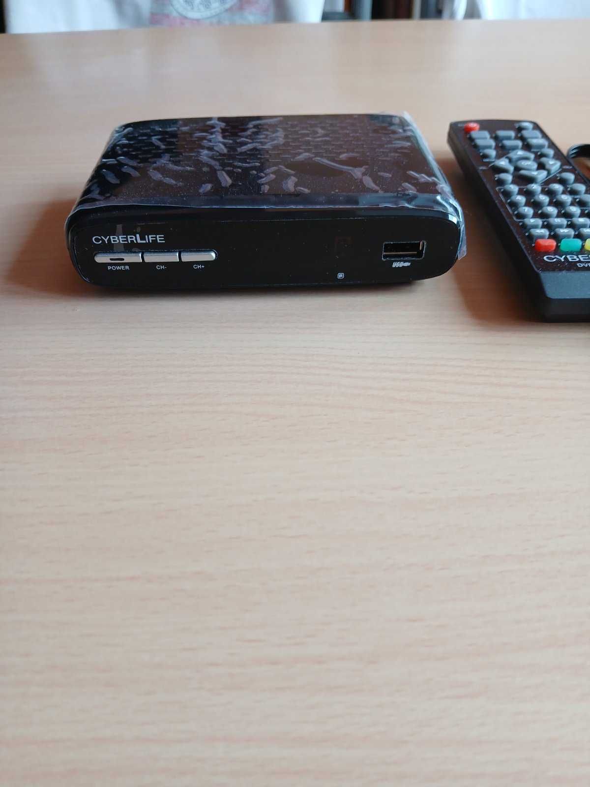 Декодер CYBERLIFE DVB-1017