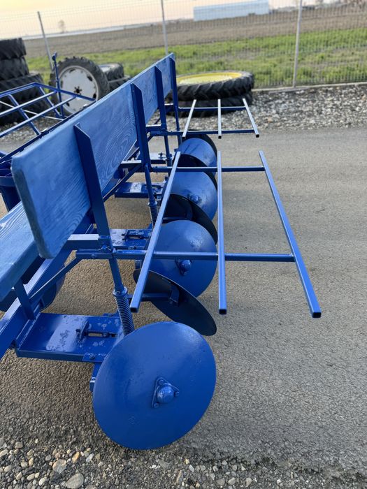 Plantatoare Cartofi 4 Randuri cu Farfurii model Ferrari