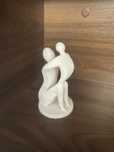 Figurina/statueta mama si copilul - ideala pentru ziua mamei