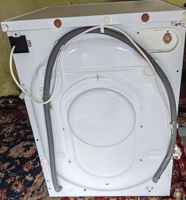 Vând mașina de spălat Hotpoint Ariston