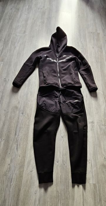 Trening Nike tech diverse culori