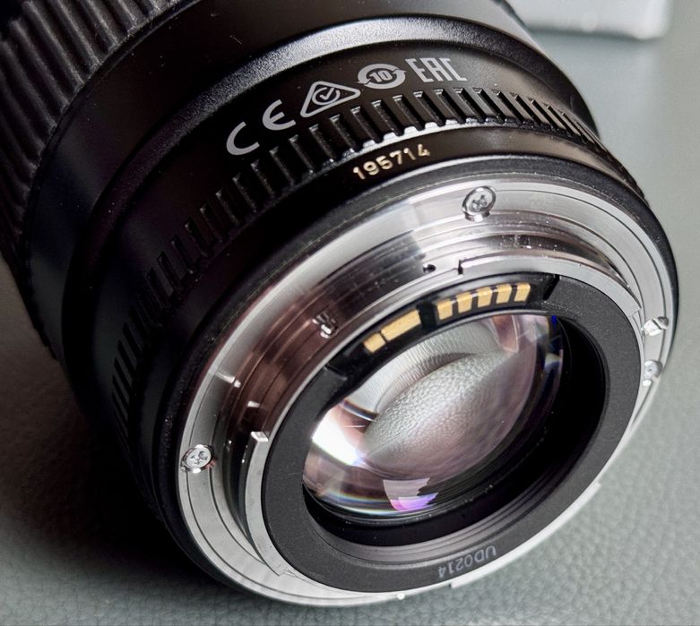 Canon 35mm f/1.4 L USM – prima versiune + cutie originală