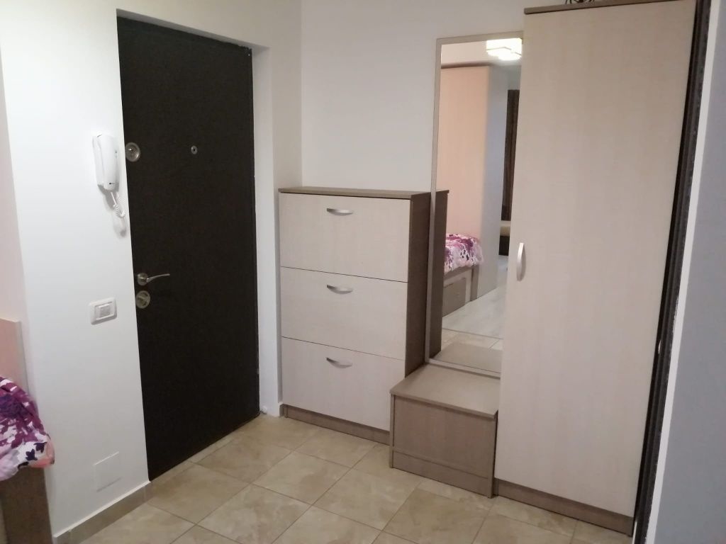 Închiriez garsoniera
