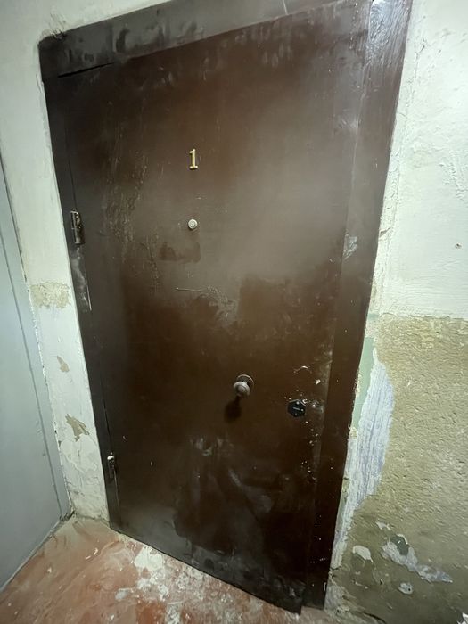 Продам входную дверь б/у