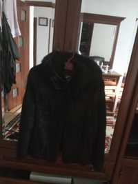 Продам полу шубку цвет черный ,полу пальто,размер 46, зимний куртка