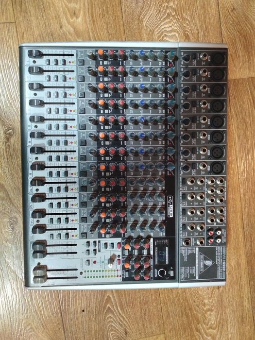Mixer behringer xeny x 2222 usb.