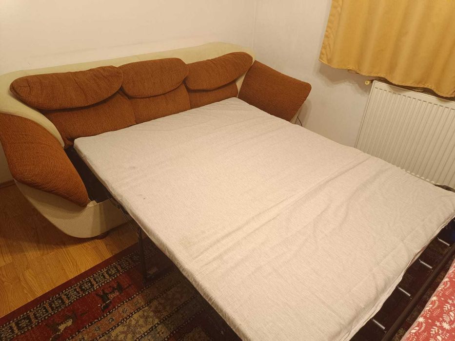 Vand canapea extensibila, foarte comoda si de buna calitate!