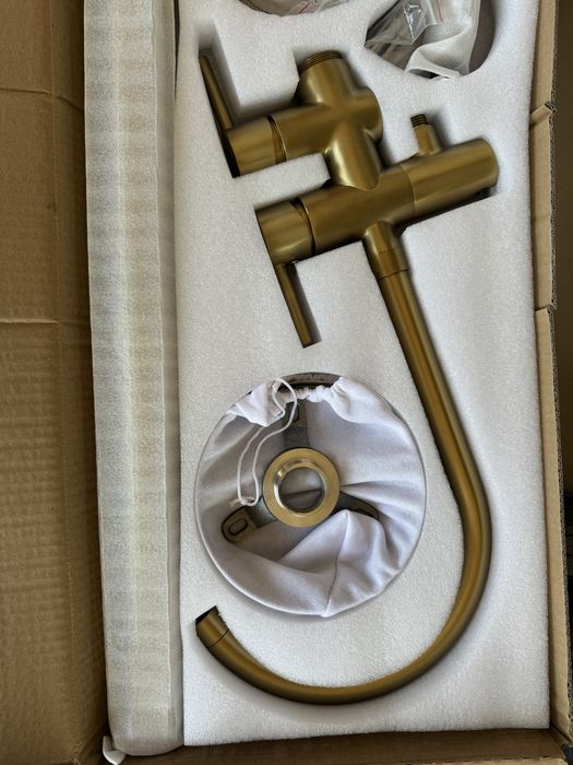 Baterie cada freestanding cu dus rotire 360 de grade, 2 functii, auriu