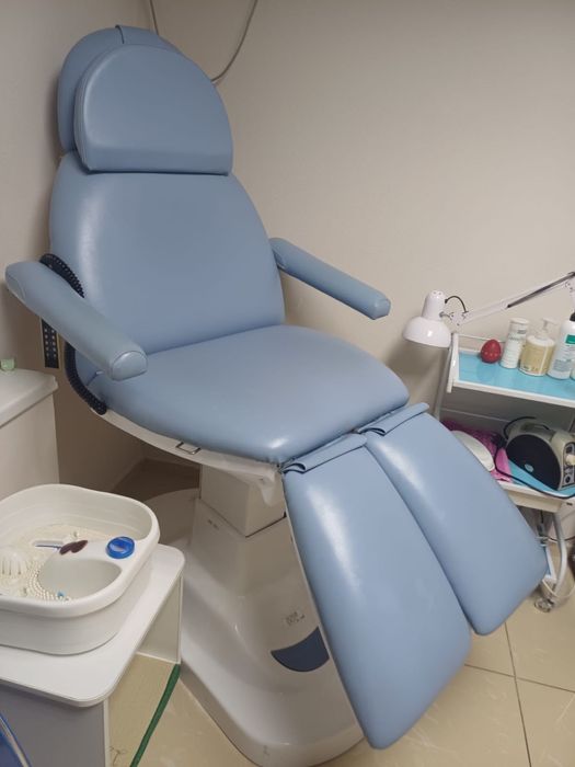 Прлдам педикюрное кресло