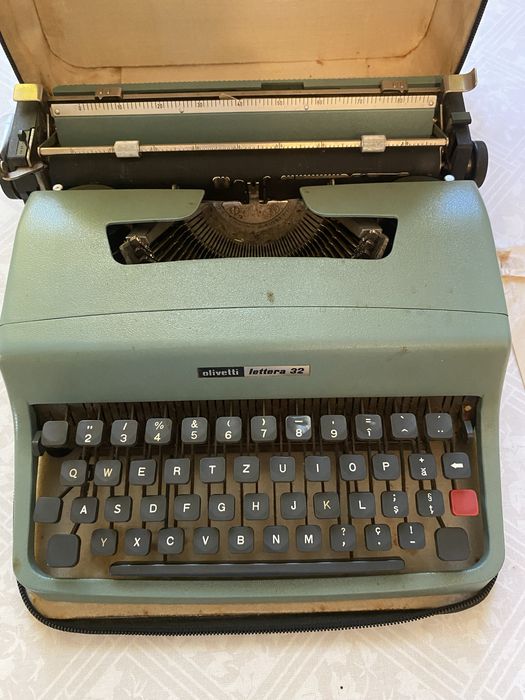 Vand maşină de scris Olivetti Lettera 32