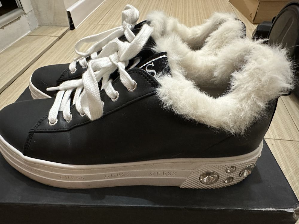 Обувки Guess дамски 39-40 номер