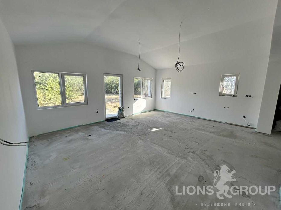 Къща с двор в м-т Боровец, гр. Варна – 126 990 €