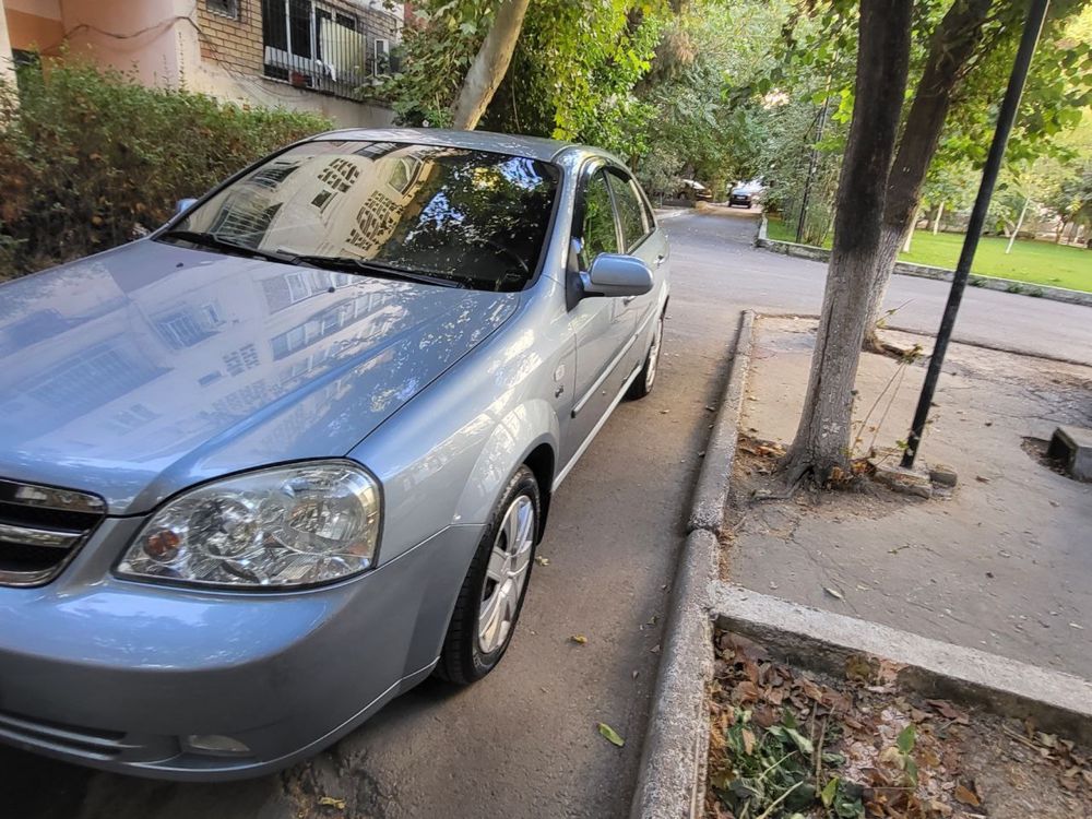 Lacetti MT sotiladi