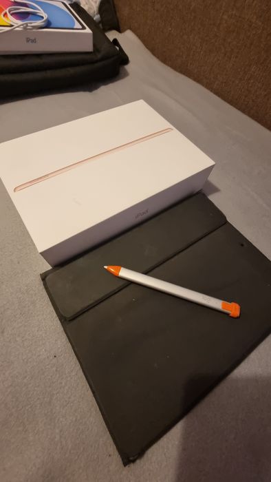 Vând Ipad 8th generation 2020 128Gb wifi