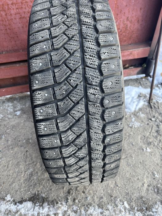 Зимние шины, шиповоннные
