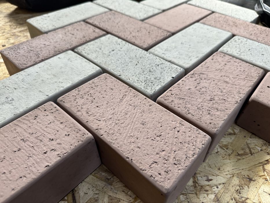 Тротуарная плитка, брусчатка, бордюры и многое другое.