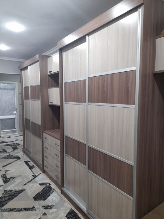 Продам красивую прихожую