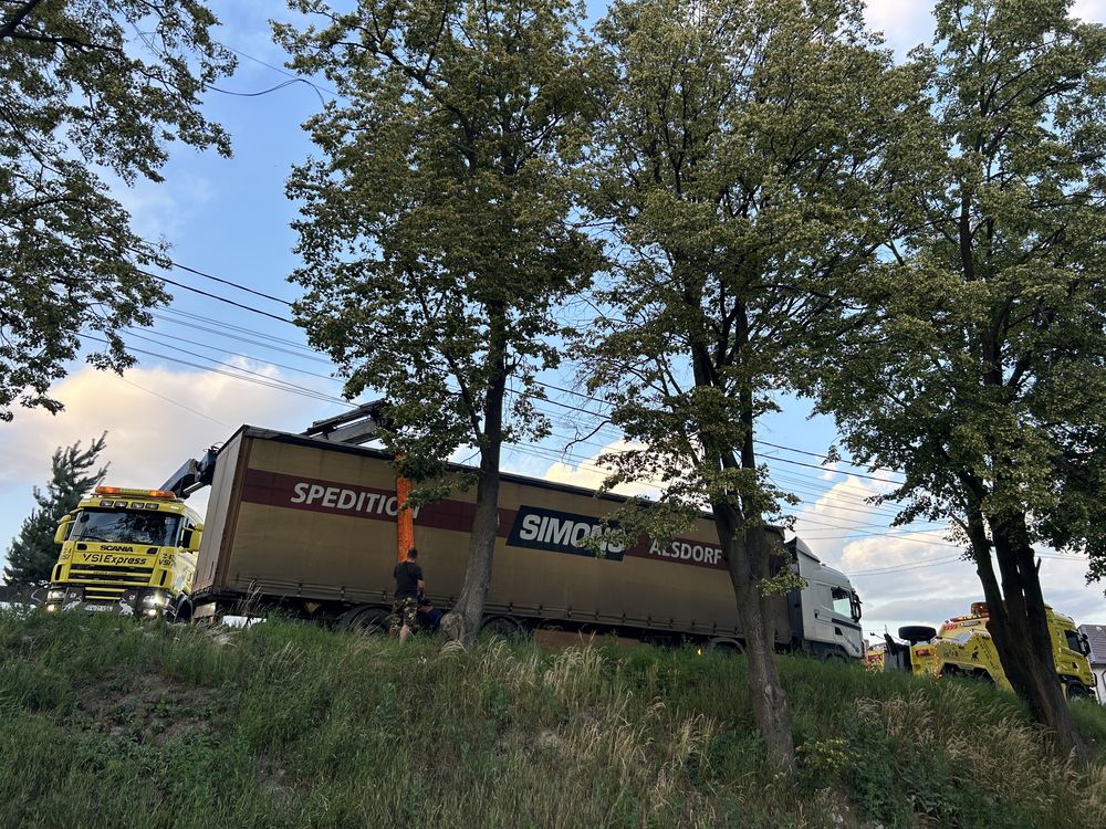 Tractari / recuperări camioane / autocare / autoturisme
