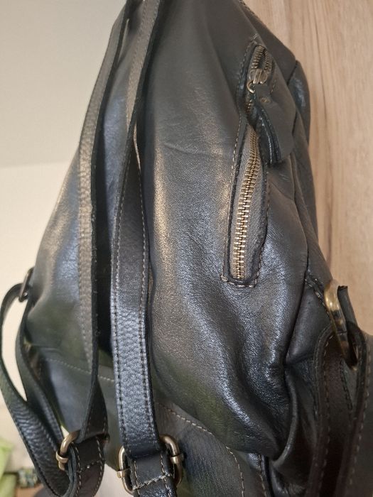 Дамски раница естествена кожа.
