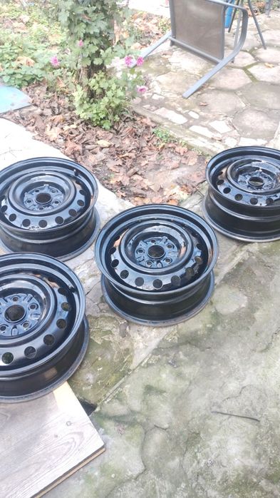 Четири стоманени джанти 16 цола (R16) от Toyota Corolla Verso.