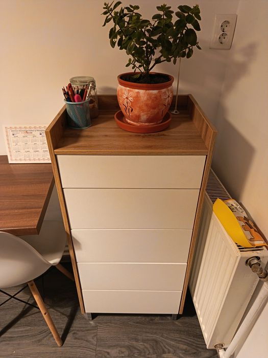 Vând dulap cu sertare