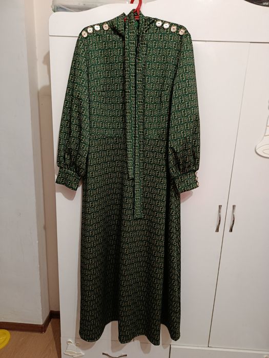 Женское платье почти новое