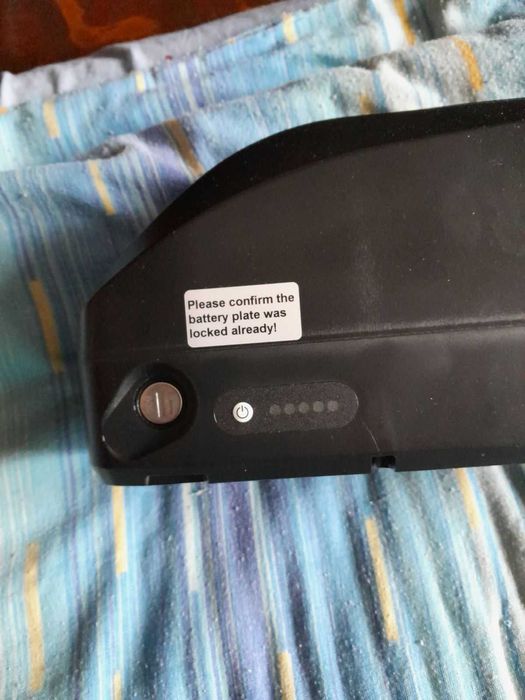 нова батерия 48v 20 ah комплект със стойка и зарядно 4 ампера